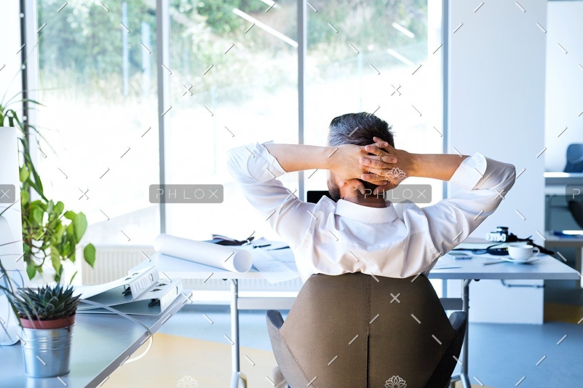 demo-attachment-112-Businessman-at-the-desk-in-his-office-resting.