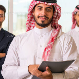 image-10319-group-saudi-arabian-gulf-entrepreneurial-businessmen-one-w-search_large